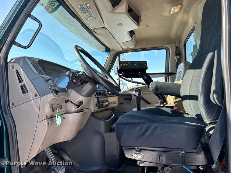 image for item DW2492 2007 Sterling LT9500 dump truck