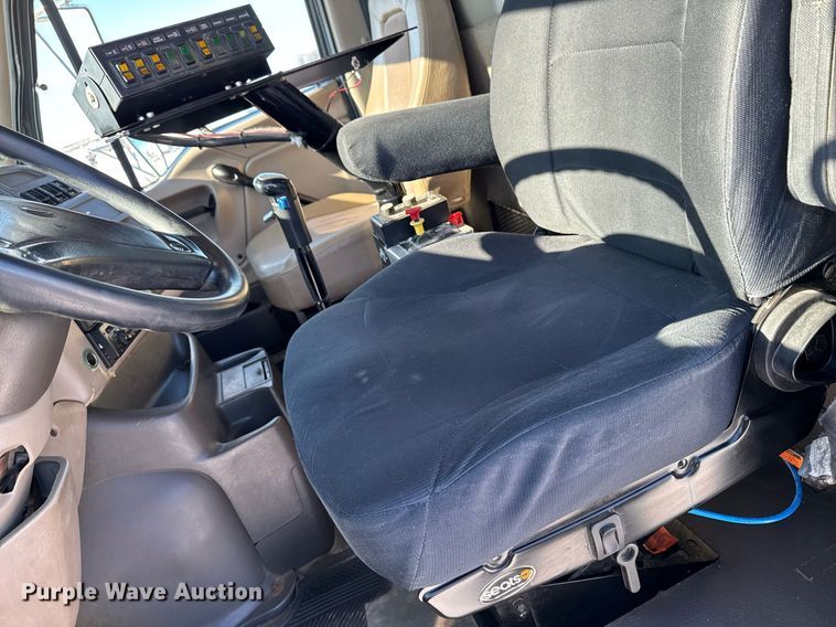 image for item DW2492 2007 Sterling LT9500 dump truck