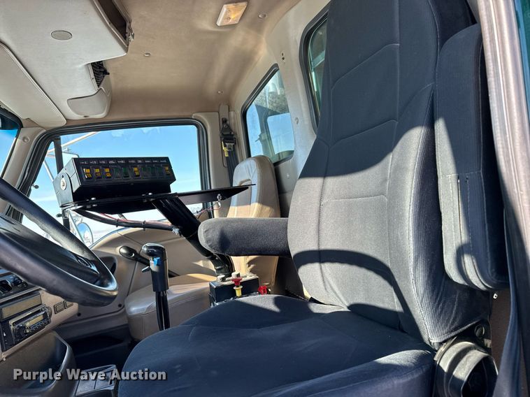 image for item DW2492 2007 Sterling LT9500 dump truck