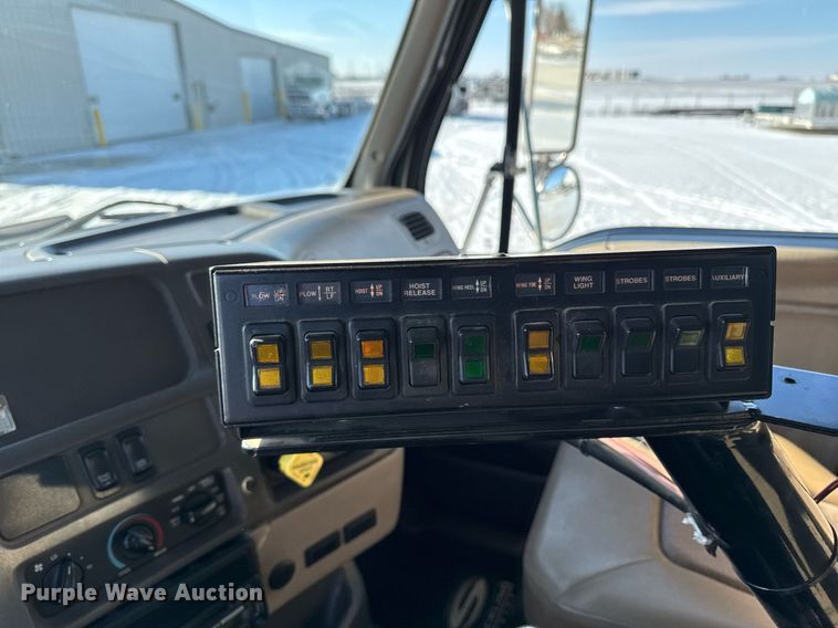 image for item DW2492 2007 Sterling LT9500 dump truck