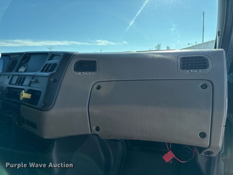 image for item DW2492 2007 Sterling LT9500 dump truck