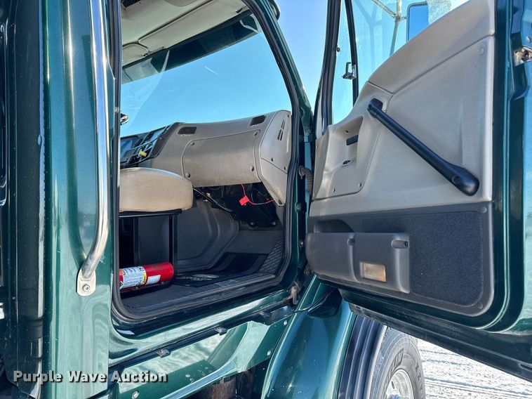 image for item DW2492 2007 Sterling LT9500 dump truck