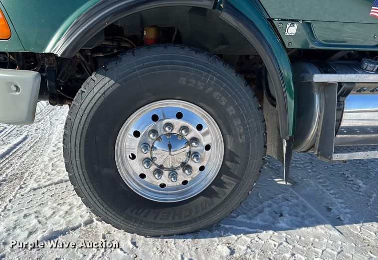 image for item DW2492 2007 Sterling LT9500 dump truck