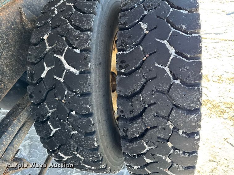 image for item DW2492 2007 Sterling LT9500 dump truck