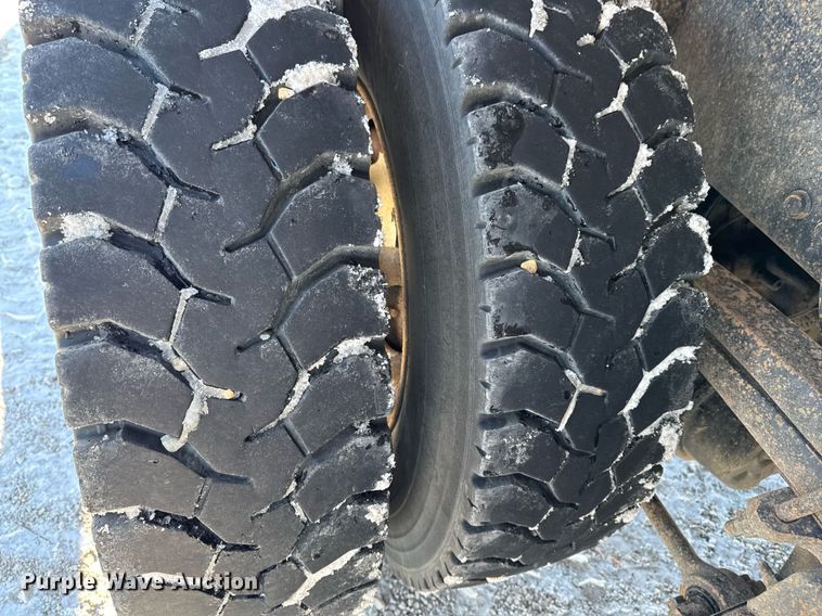 image for item DW2492 2007 Sterling LT9500 dump truck