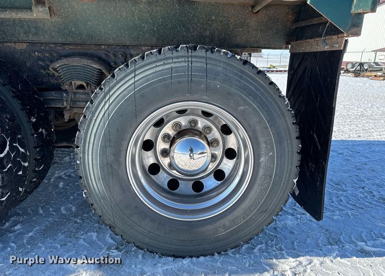 image for item DW2492 2007 Sterling LT9500 dump truck