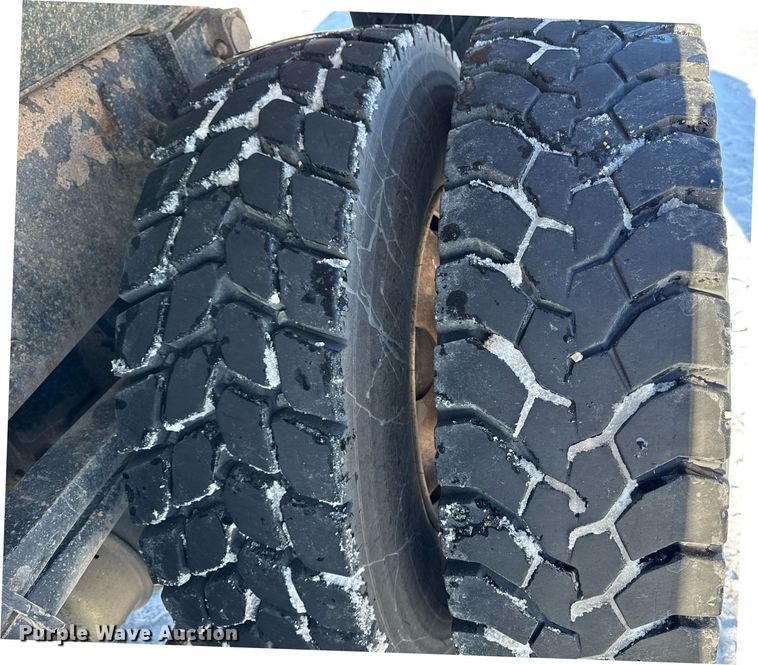 image for item DW2492 2007 Sterling LT9500 dump truck