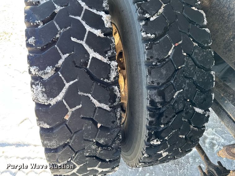 image for item DW2492 2007 Sterling LT9500 dump truck