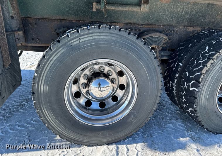 image for item DW2492 2007 Sterling LT9500 dump truck