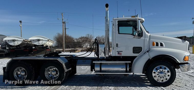image for item DW2493 2002 Sterling LT9500 semi truck