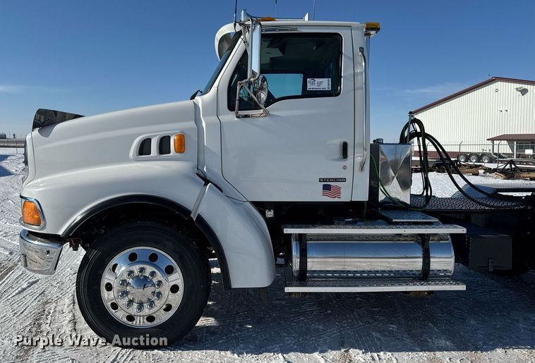 image for item DW2493 2002 Sterling LT9500 semi truck