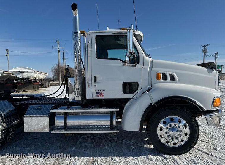 image for item DW2493 2002 Sterling LT9500 semi truck