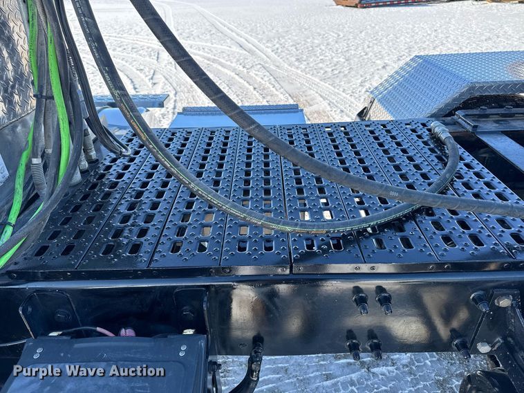 image for item DW2493 2002 Sterling LT9500 semi truck