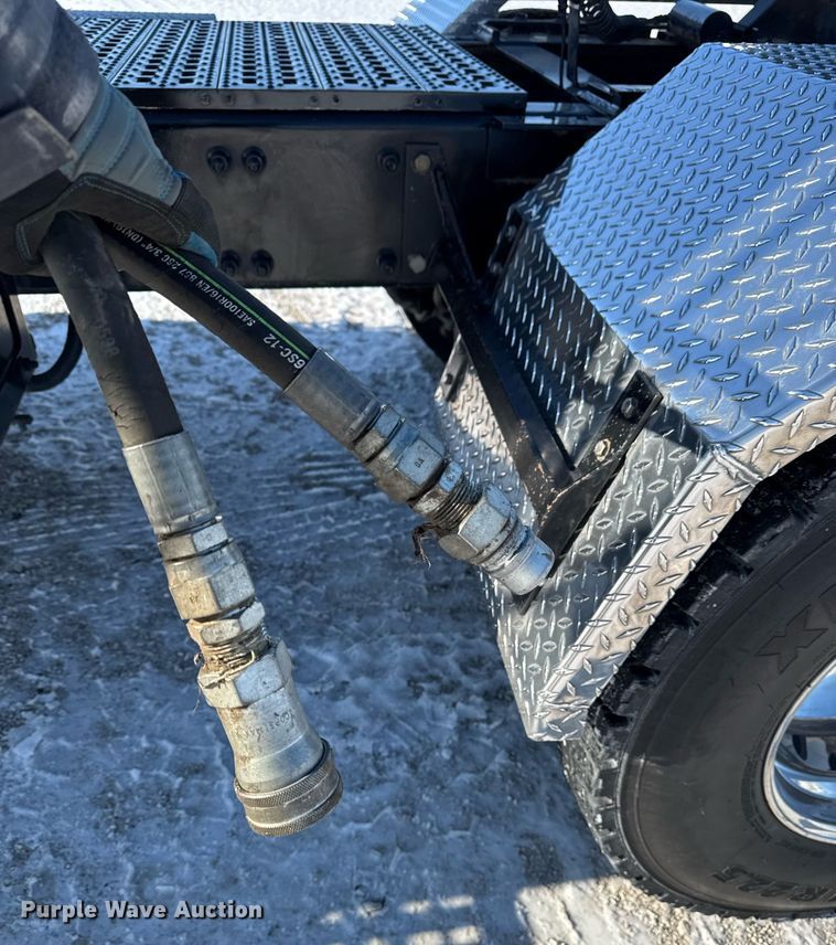 image for item DW2493 2002 Sterling LT9500 semi truck