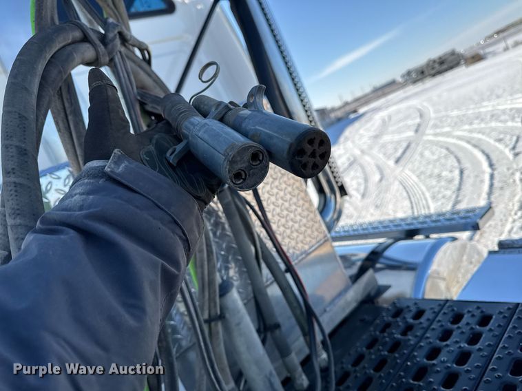 image for item DW2493 2002 Sterling LT9500 semi truck