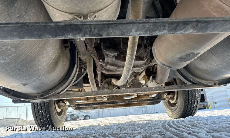 image for item DW2493 2002 Sterling LT9500 semi truck