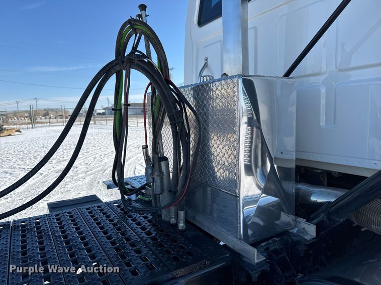 image for item DW2493 2002 Sterling LT9500 semi truck