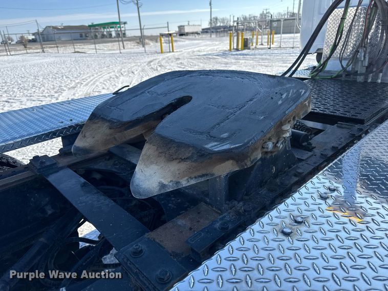 image for item DW2493 2002 Sterling LT9500 semi truck