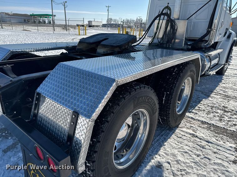 image for item DW2493 2002 Sterling LT9500 semi truck