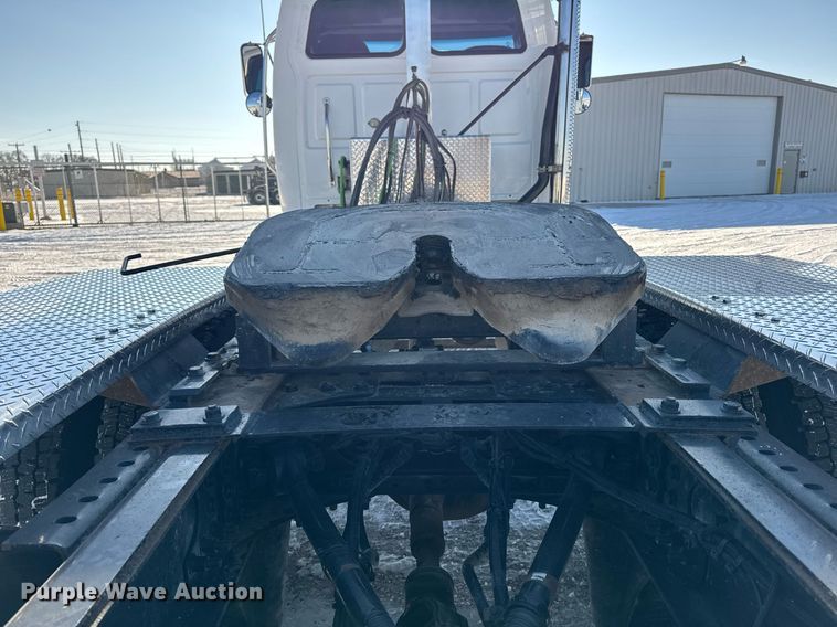 image for item DW2493 2002 Sterling LT9500 semi truck