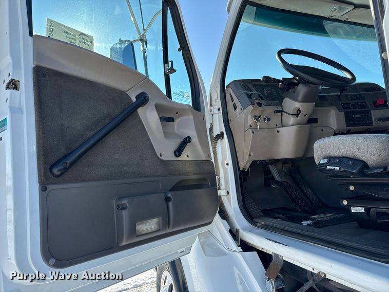 image for item DW2493 2002 Sterling LT9500 semi truck