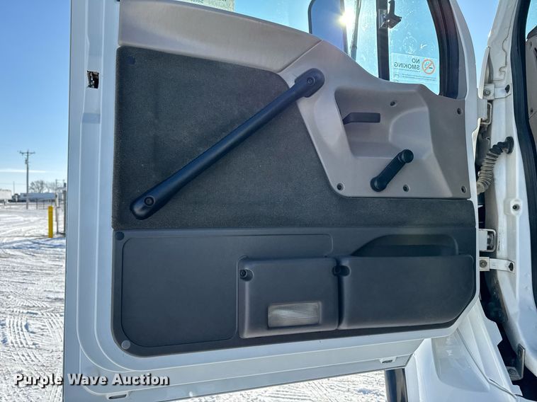 image for item DW2493 2002 Sterling LT9500 semi truck