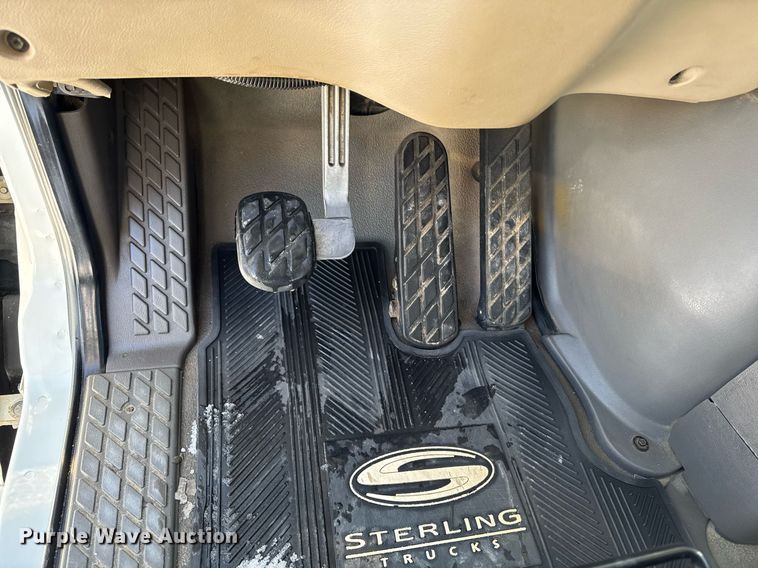 image for item DW2493 2002 Sterling LT9500 semi truck