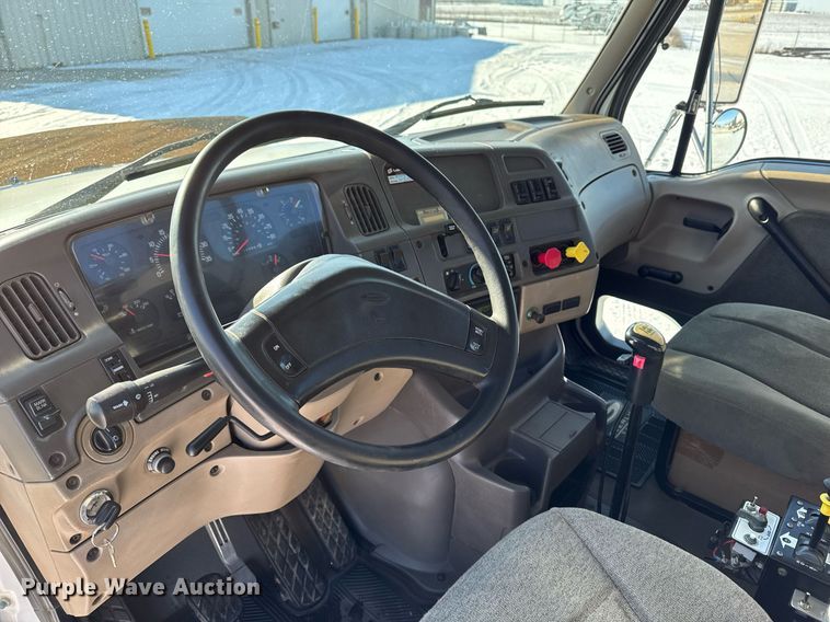 image for item DW2493 2002 Sterling LT9500 semi truck