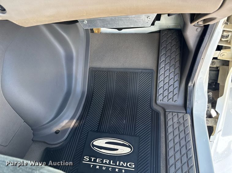 image for item DW2493 2002 Sterling LT9500 semi truck