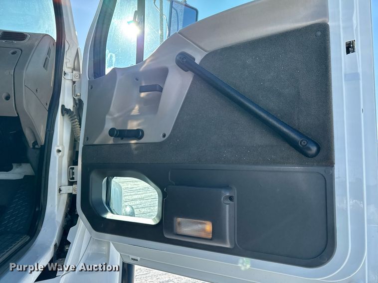 image for item DW2493 2002 Sterling LT9500 semi truck