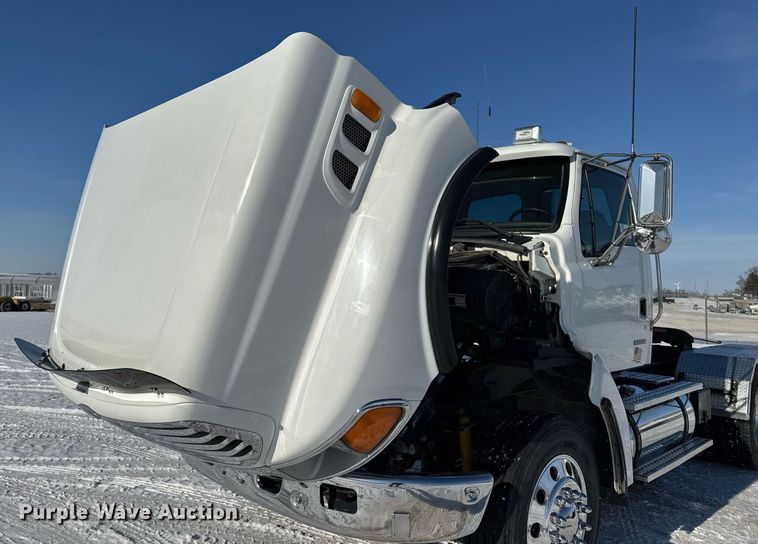 image for item DW2493 2002 Sterling LT9500 semi truck