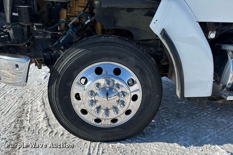 image for item DW2493 2002 Sterling LT9500 semi truck