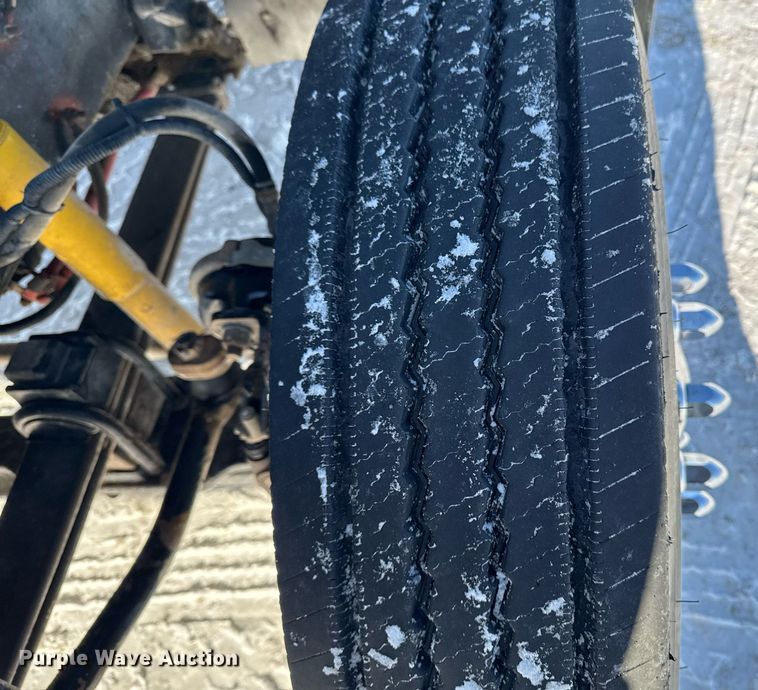 image for item DW2493 2002 Sterling LT9500 semi truck