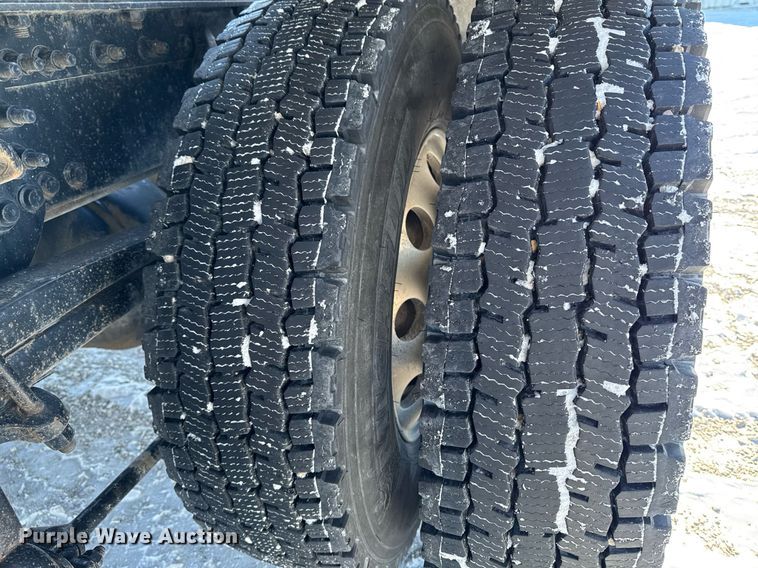 image for item DW2493 2002 Sterling LT9500 semi truck