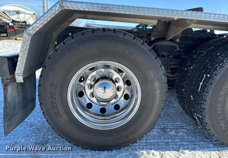 image for item DW2493 2002 Sterling LT9500 semi truck