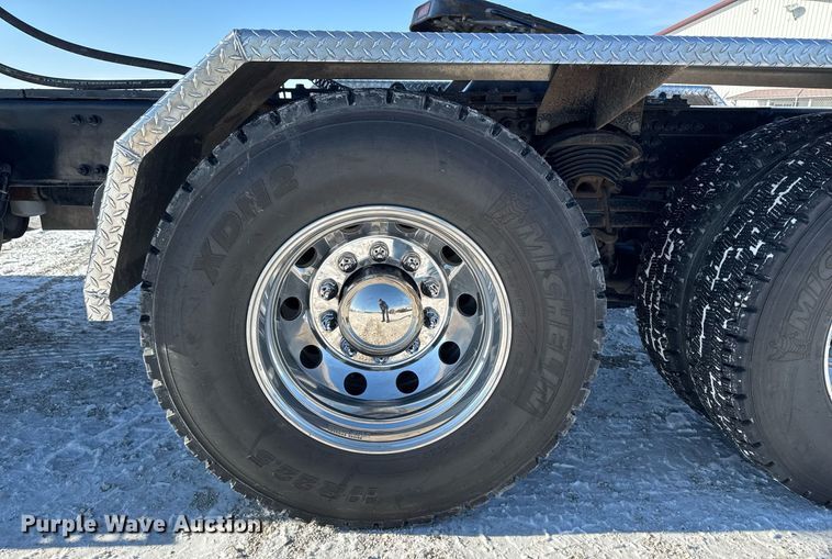 image for item DW2493 2002 Sterling LT9500 semi truck