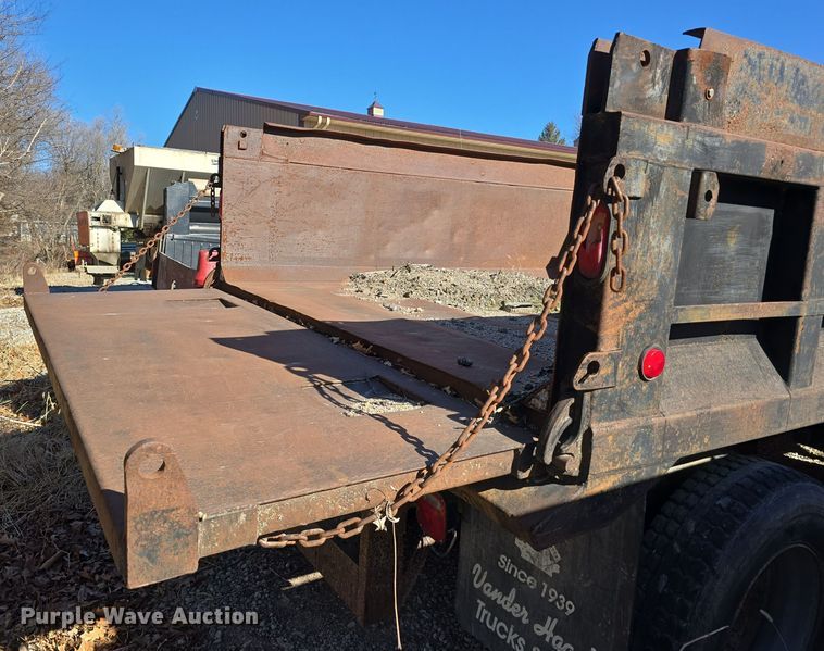 image for item DW3066 1996 Ford F700 dump truck