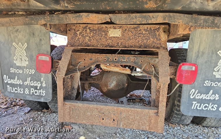 image for item DW3066 1996 Ford F700 dump truck