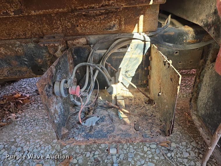 image for item DW3066 1996 Ford F700 dump truck