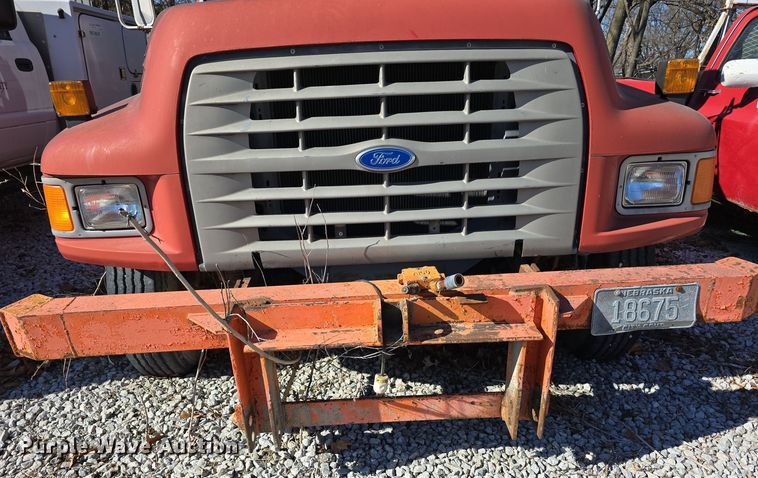 image for item DW3066 1996 Ford F700 dump truck