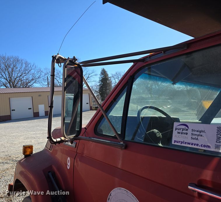 image for item DW3066 1996 Ford F700 dump truck