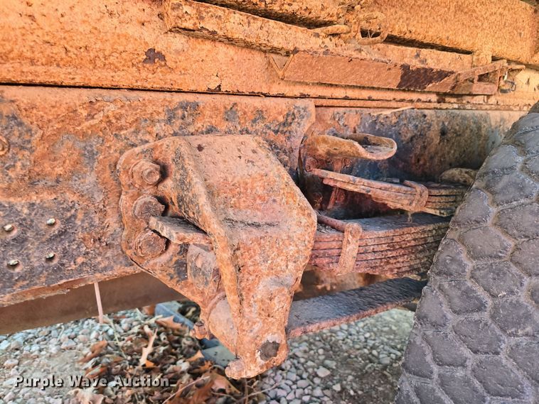 image for item DW3066 1996 Ford F700 dump truck