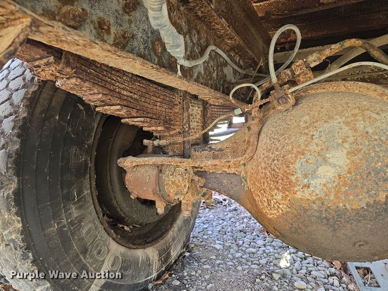 image for item DW3066 1996 Ford F700 dump truck