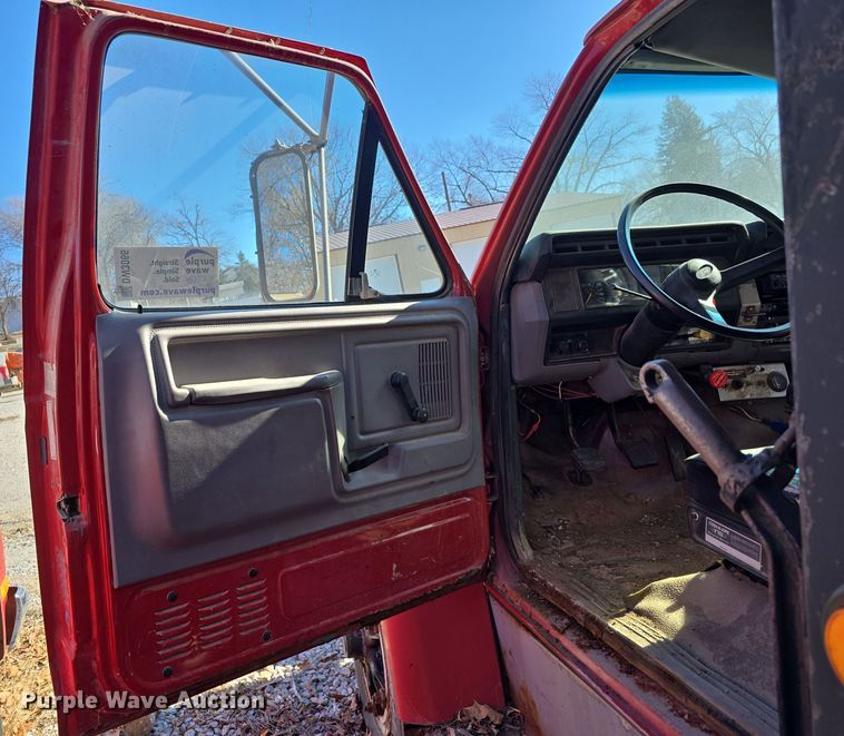 image for item DW3066 1996 Ford F700 dump truck