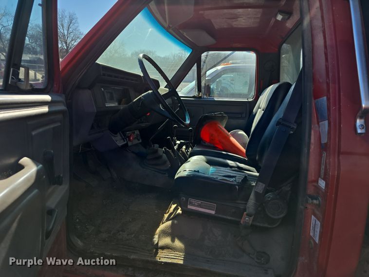 image for item DW3066 1996 Ford F700 dump truck