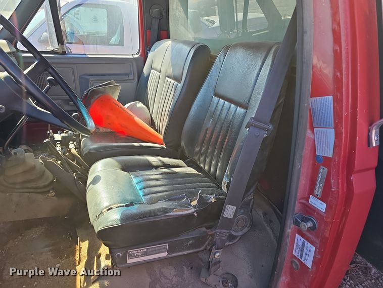 image for item DW3066 1996 Ford F700 dump truck