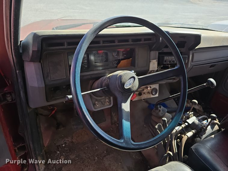 image for item DW3066 1996 Ford F700 dump truck