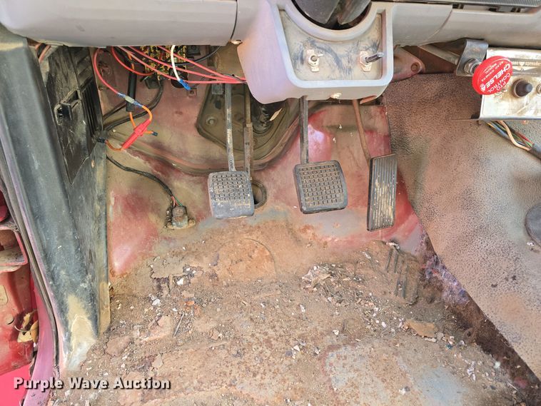 image for item DW3066 1996 Ford F700 dump truck