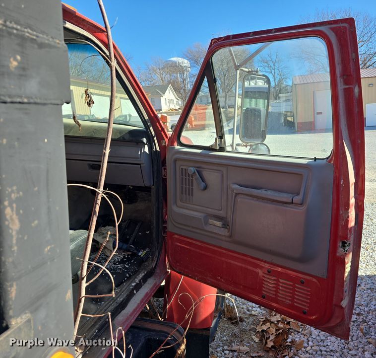 image for item DW3066 1996 Ford F700 dump truck