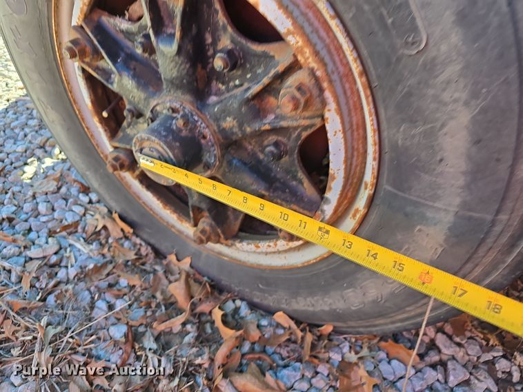 image for item DW3066 1996 Ford F700 dump truck